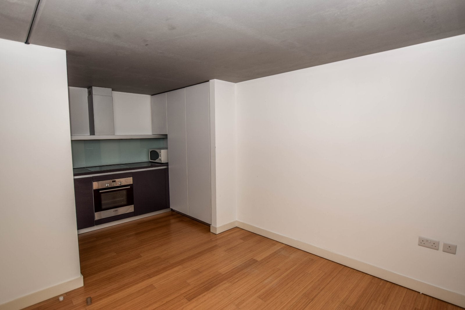 Flat Woodfield Road in Trafford