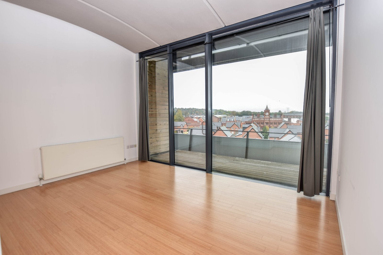 Flat Woodfield Road in Trafford