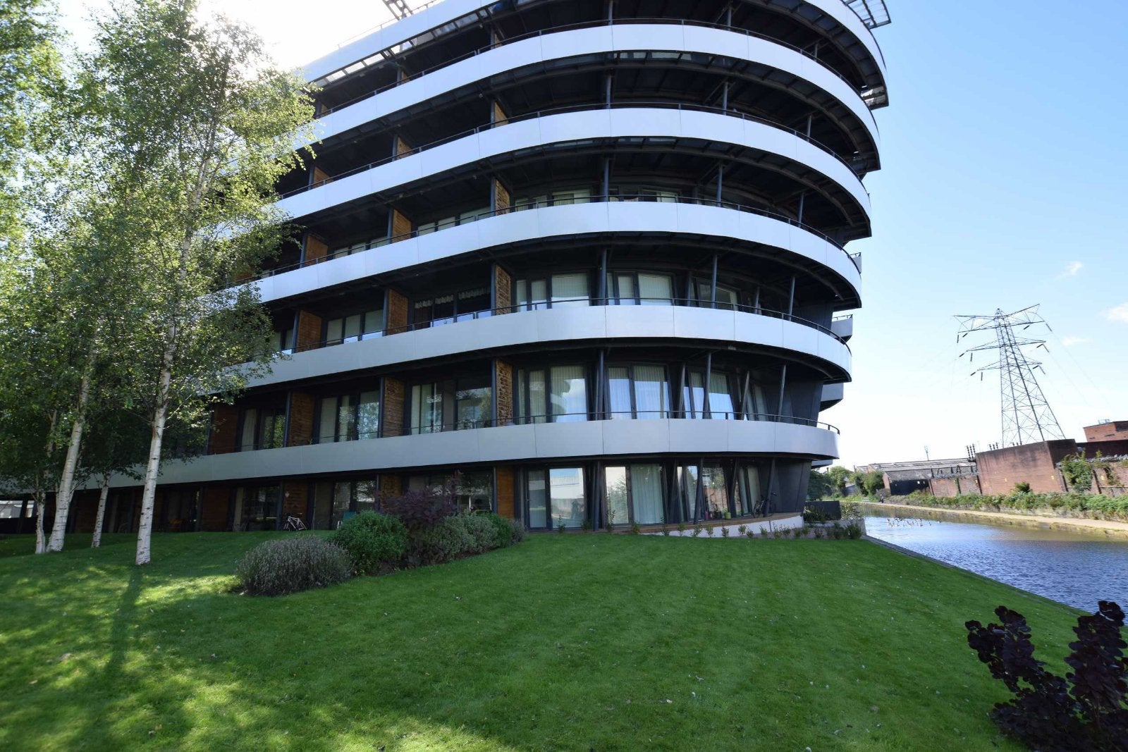 Flat Woodfield Road in Trafford