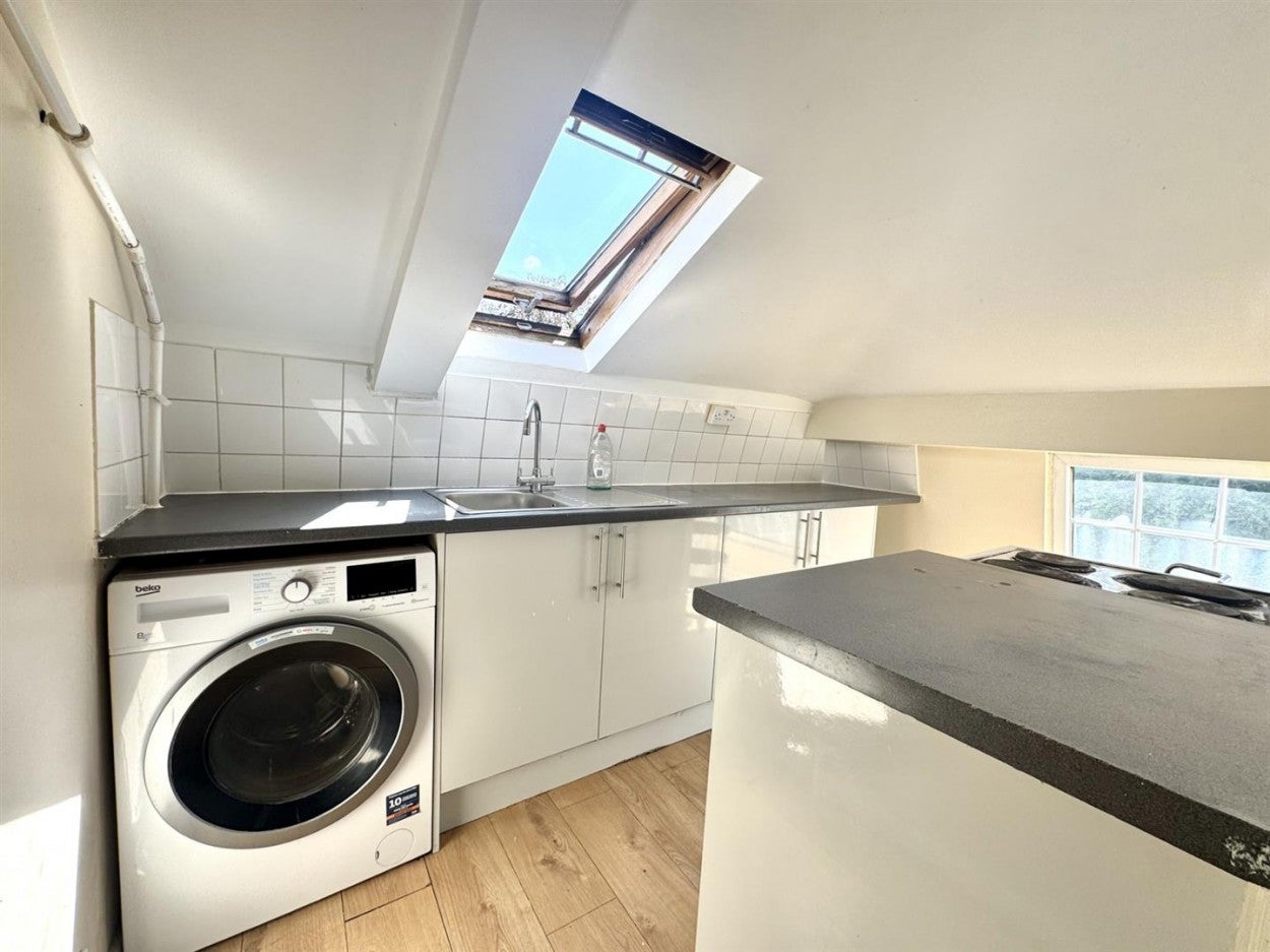 Flat Forty Avenue in Greater London