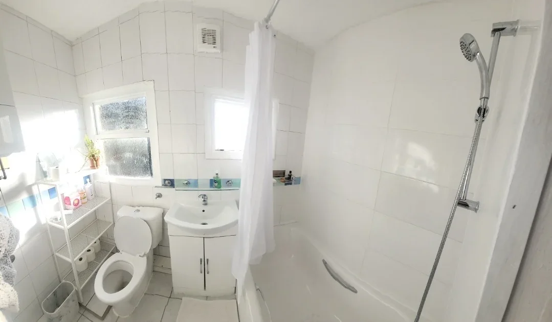 Room Morley Avenue in Greater London