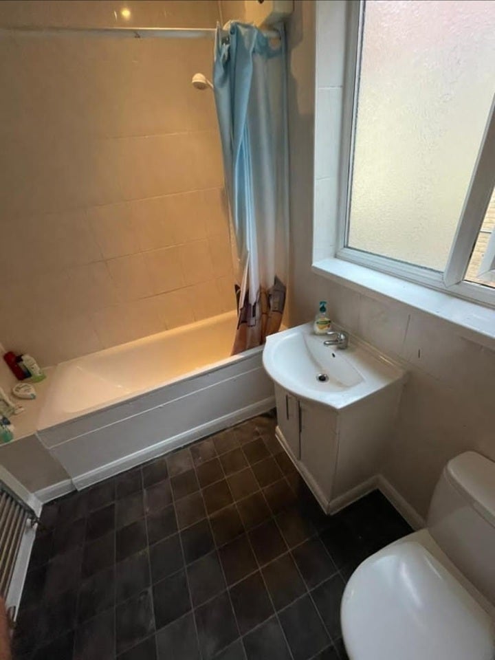 Room Chapter Road in Greater London