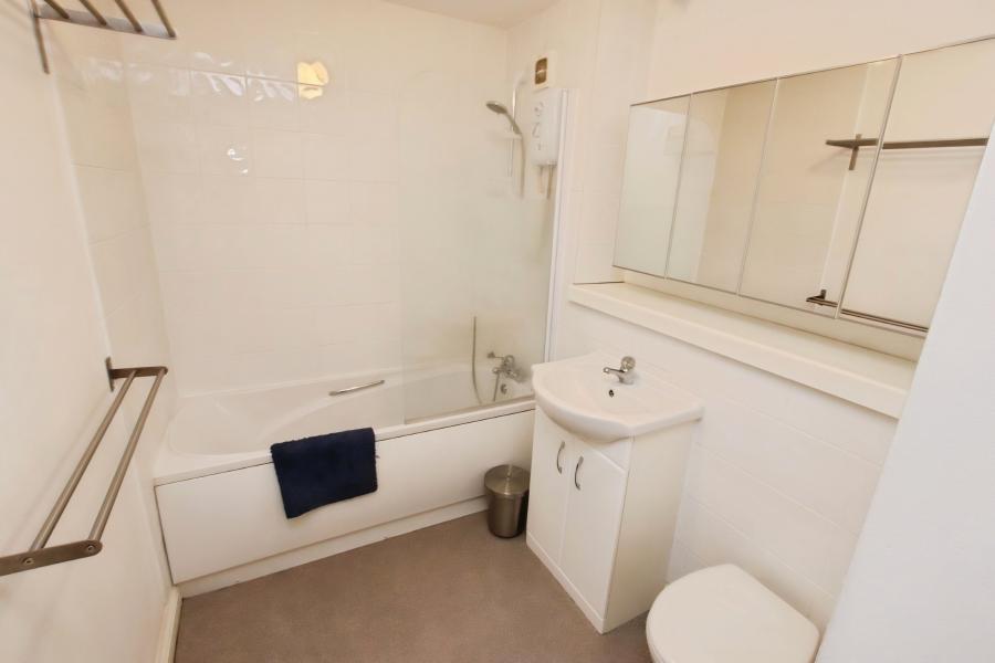 Flat Swan Place in Reading