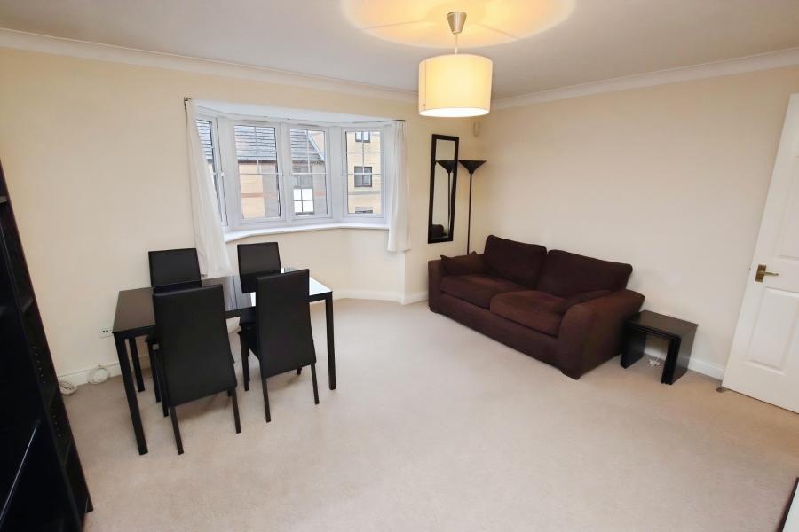 Flat Swan Place in Reading