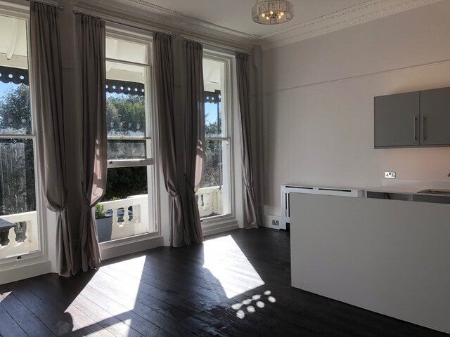 Flat Markwick Terrace in St Leonards