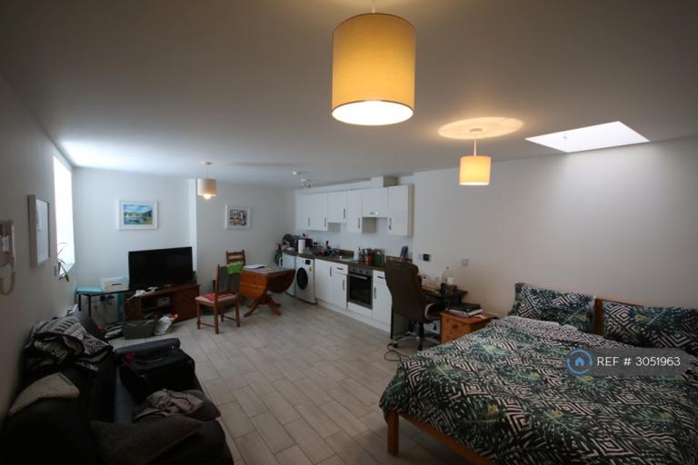 Flat Albert Road in Bournemouth