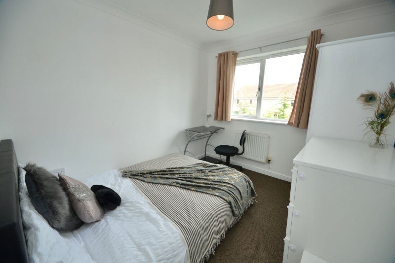Room Redgrave Close in Gateshead
