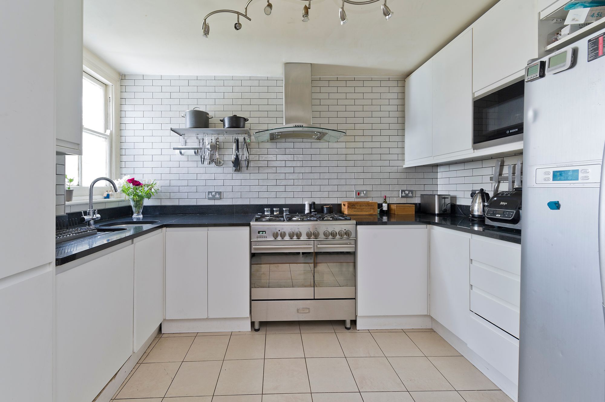 Flat Fellows Road in Greater London