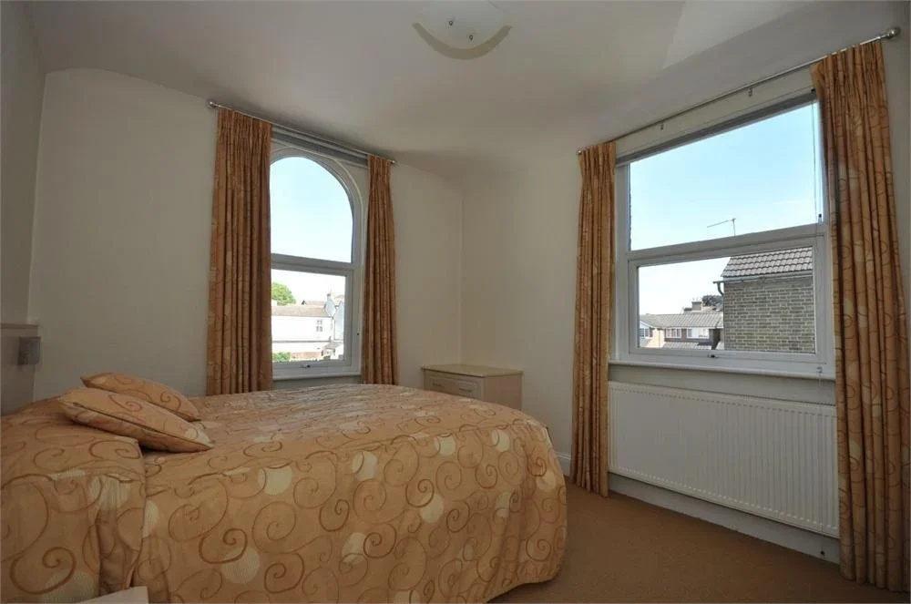 Flat Richmond Crescent in Borough of Spelthorne