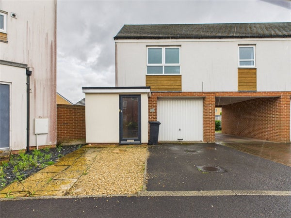 Flat Sparrowbill Way in Patchway