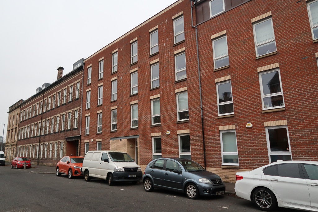 Flat McPhail Street in Glasgow