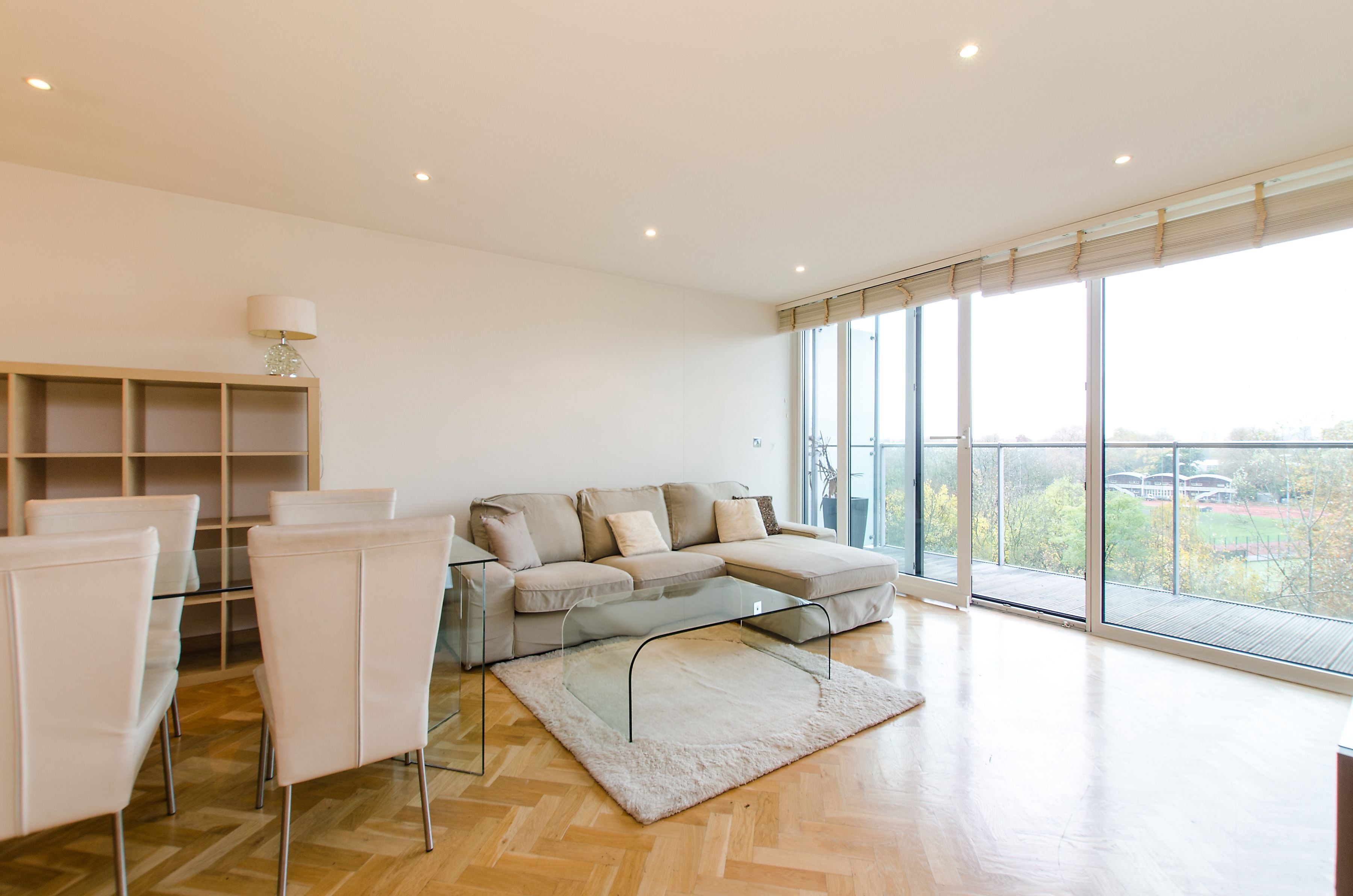 Flat Queenstown Road in Greater London