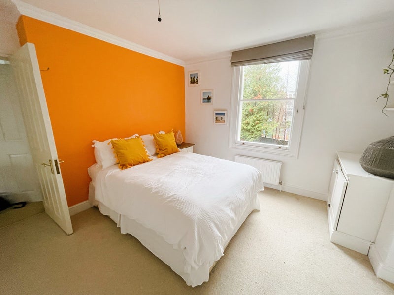 Flat Candahar Road in Greater London