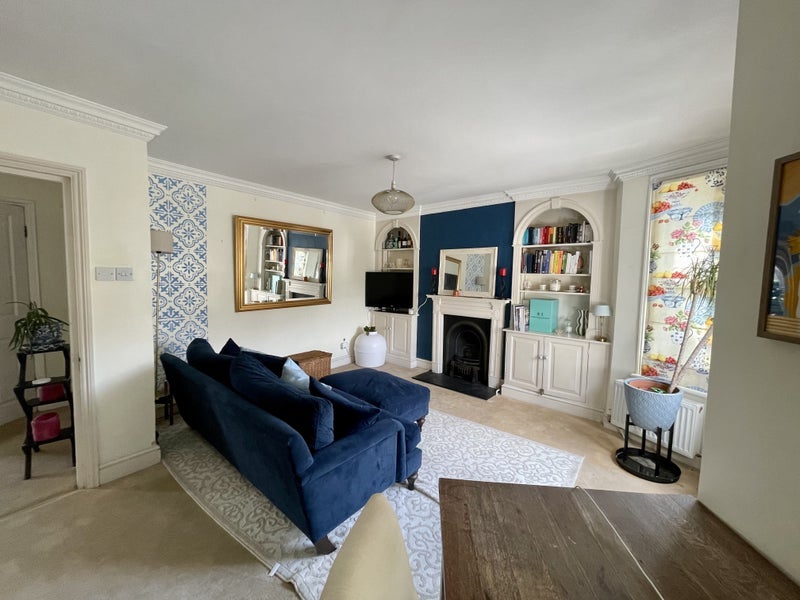 Flat Candahar Road in Greater London