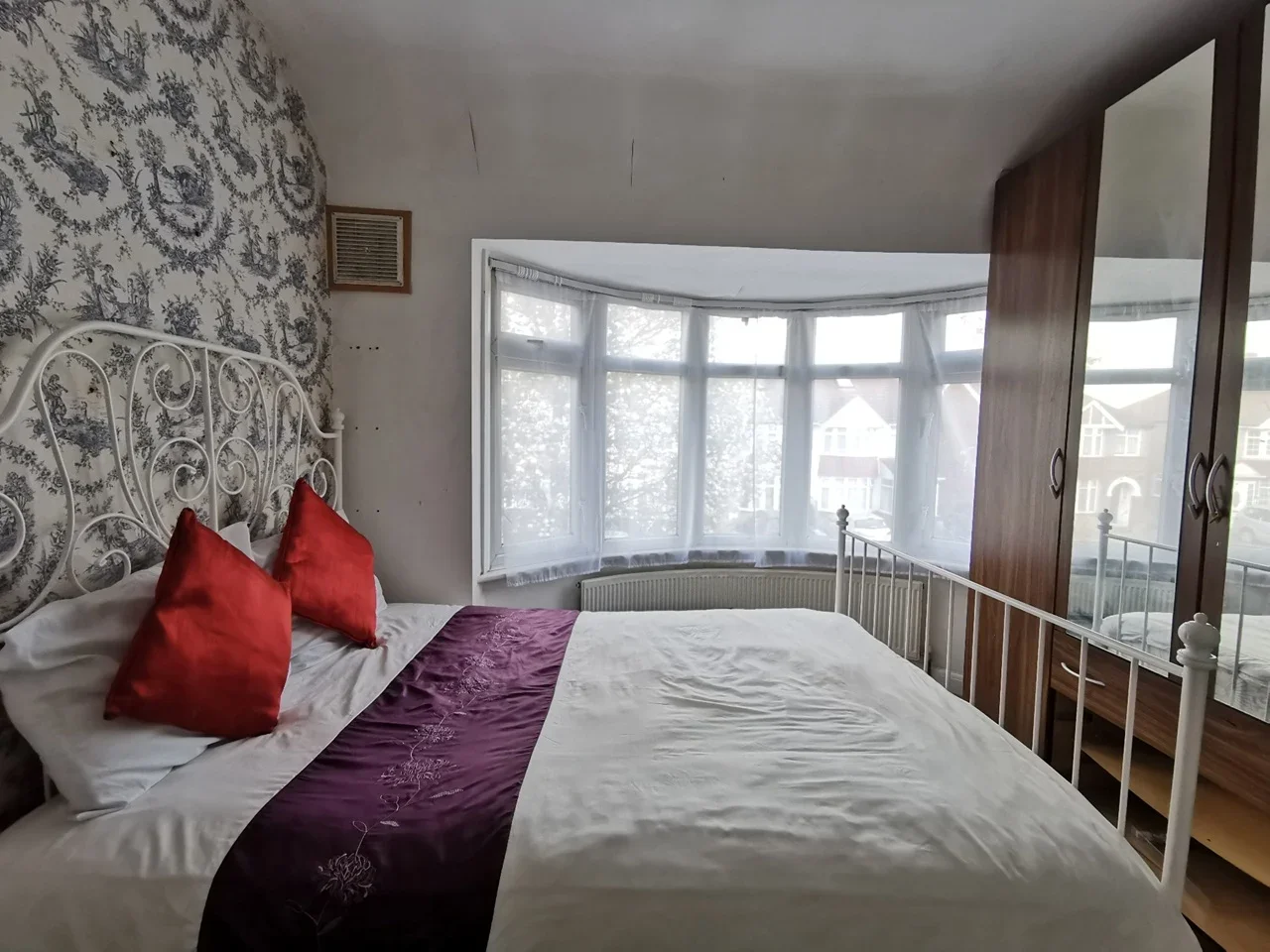 Room Stormount Drive in Greater London