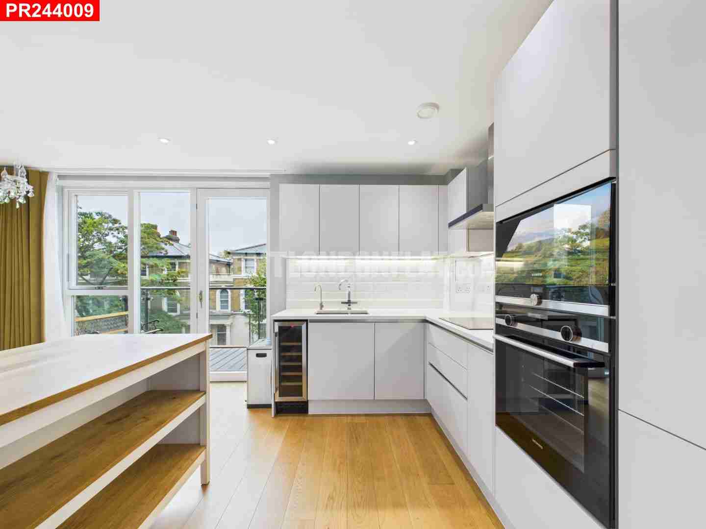 Flat Kilburn High Road in Greater London
