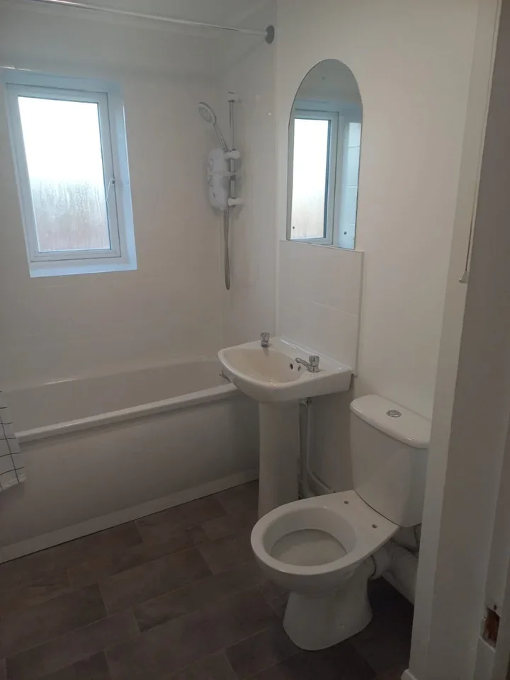 Flat Greenslade Road in Greater London