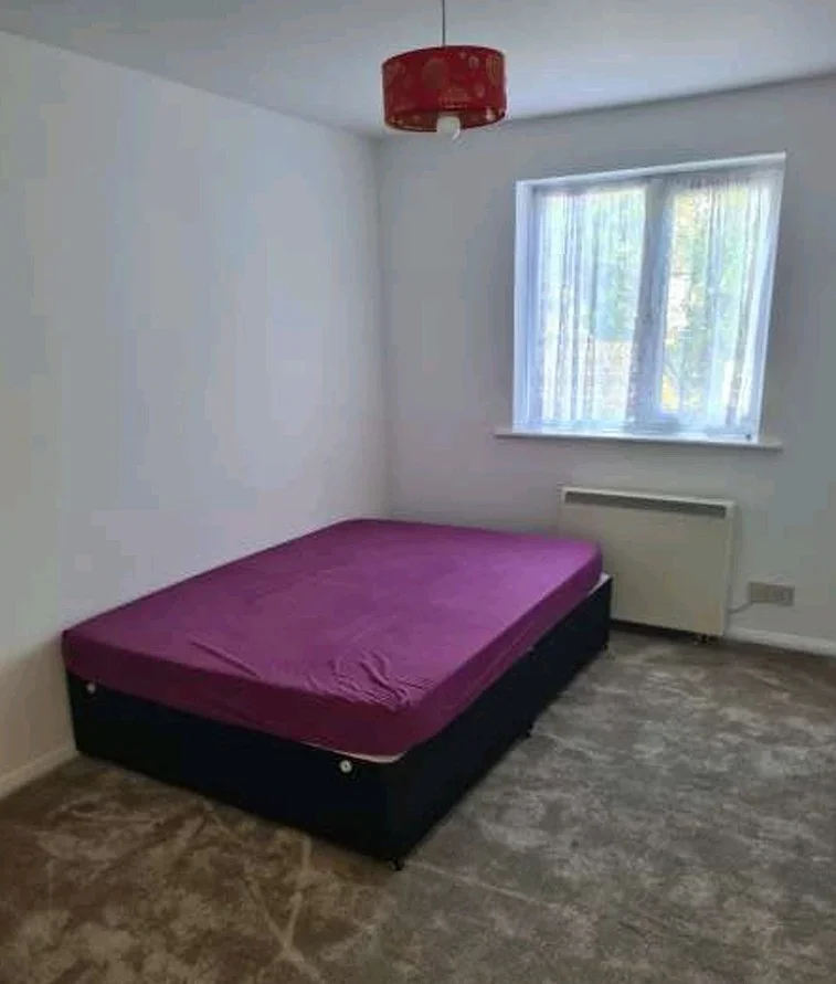 Flat Greenslade Road in Greater London