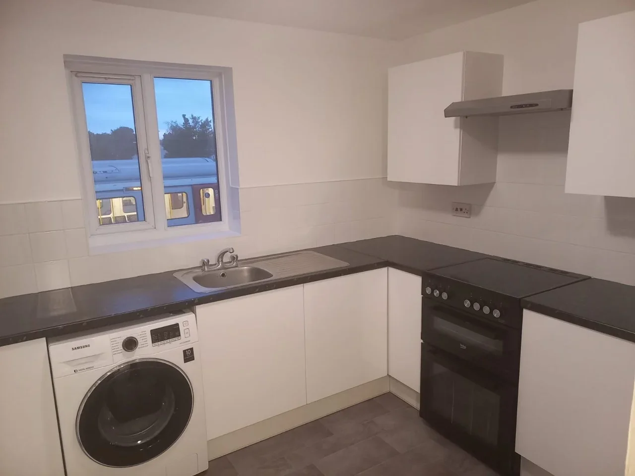 Flat Greenslade Road in Greater London