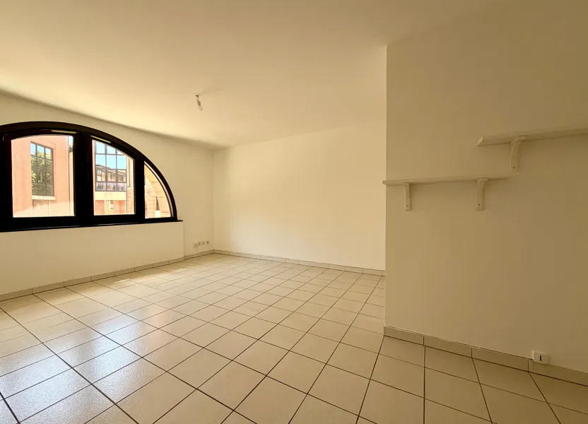 Flat Place de Bologne in Toulouse