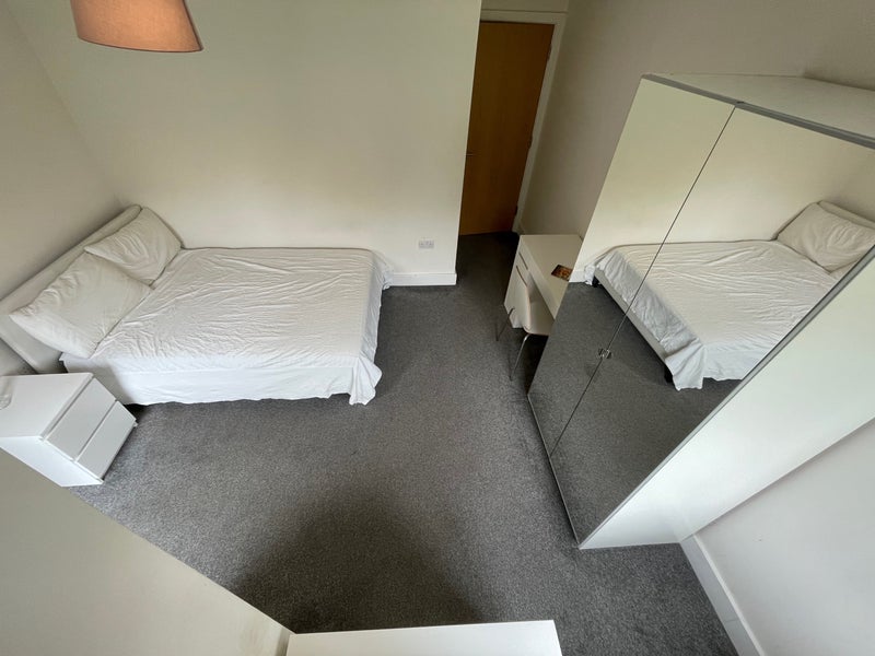 Room Hayes Lane in Greater London