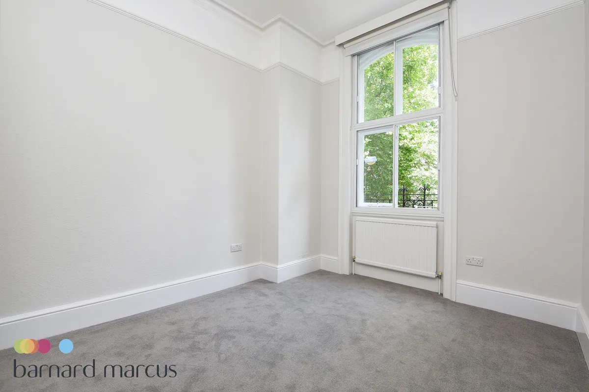 Flat Avonmore Place in Greater London