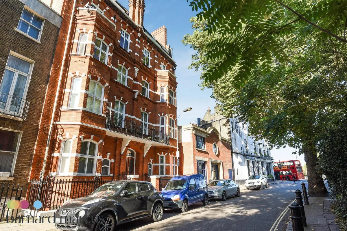Flat Avonmore Place in Greater London