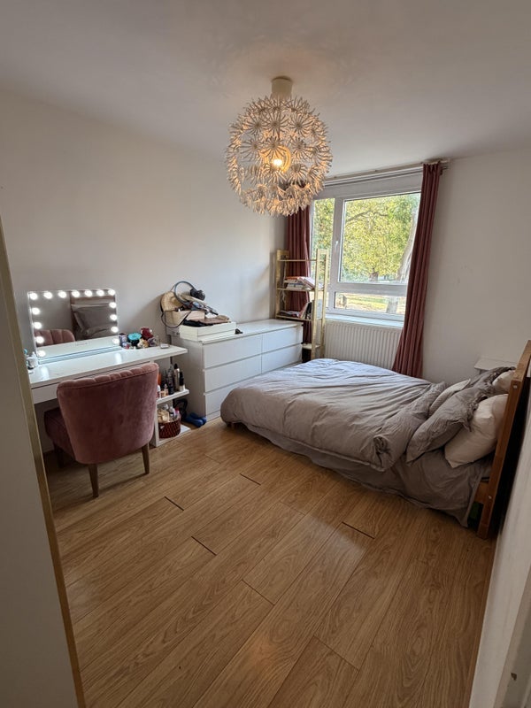 Room Clarence Gardens in Greater London