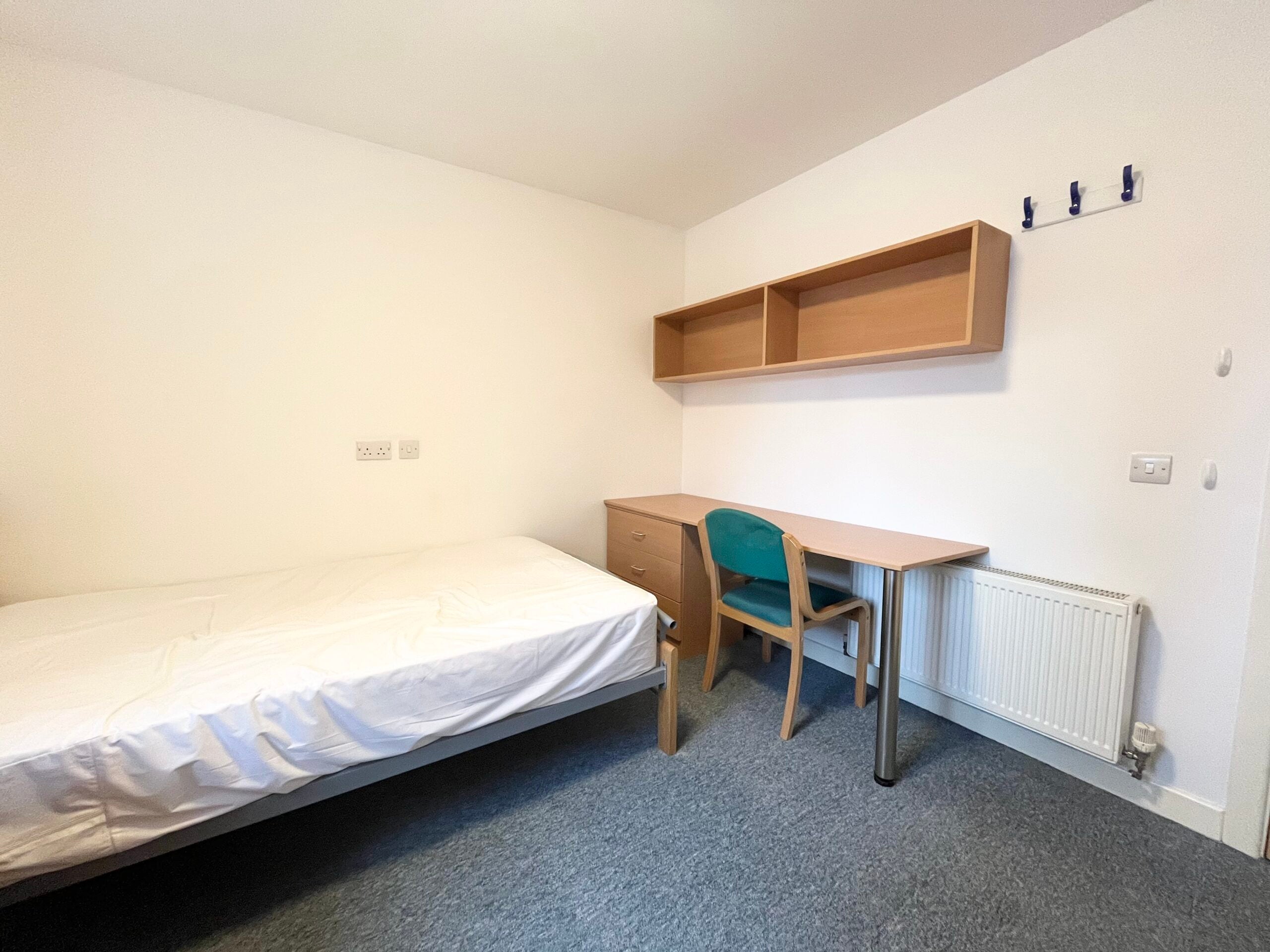 Room Lincoln Road in Peterborough