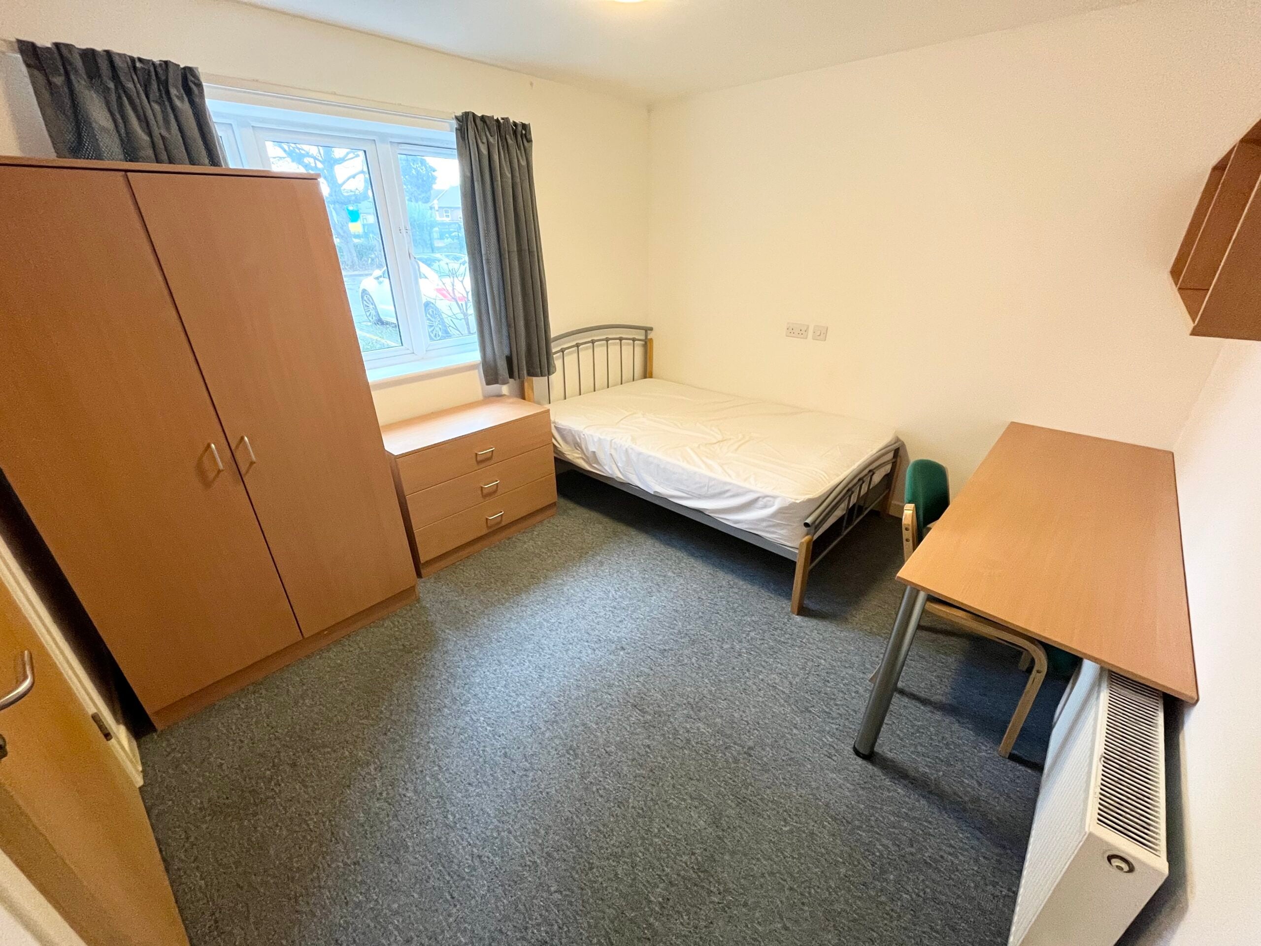 Room Lincoln Road in Peterborough