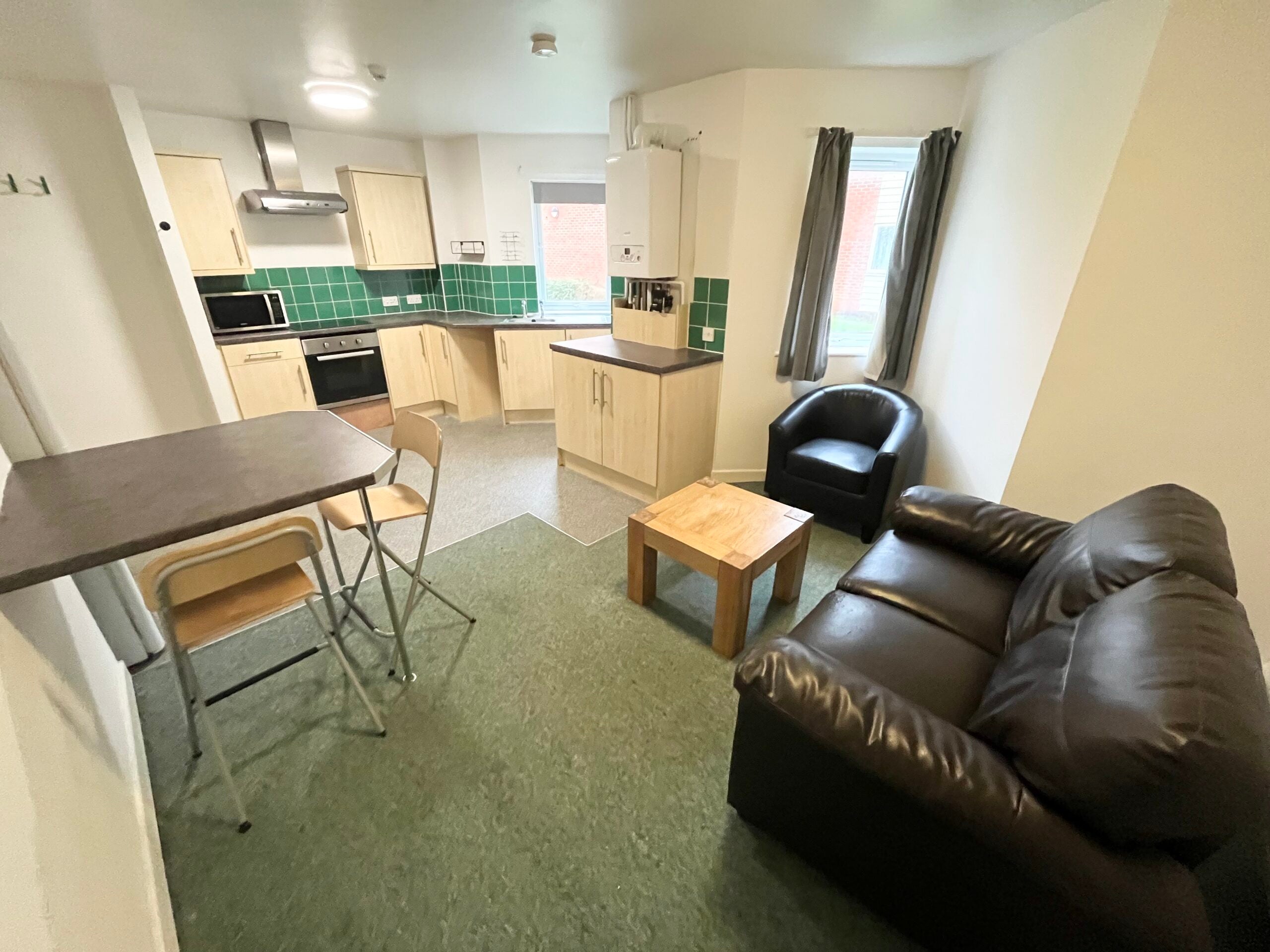 Room Lincoln Road in Peterborough