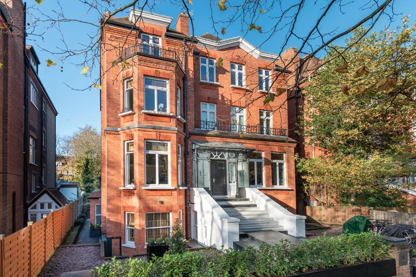 Flat Fitzjohn's Avenue in Greater London