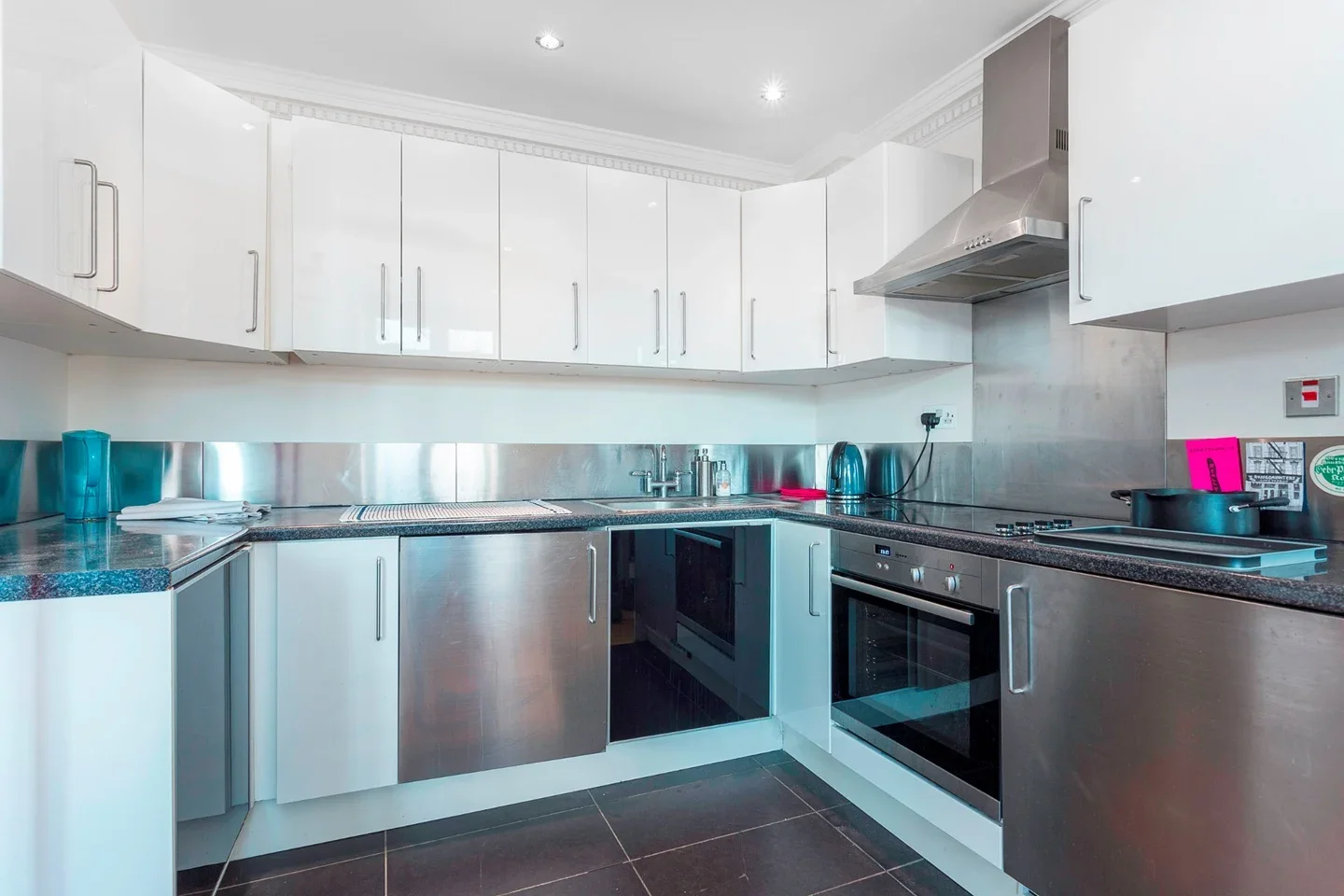 Flat Fitzjohn's Avenue in Greater London