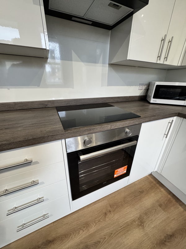 Room Glenthorne Road in Greater London
