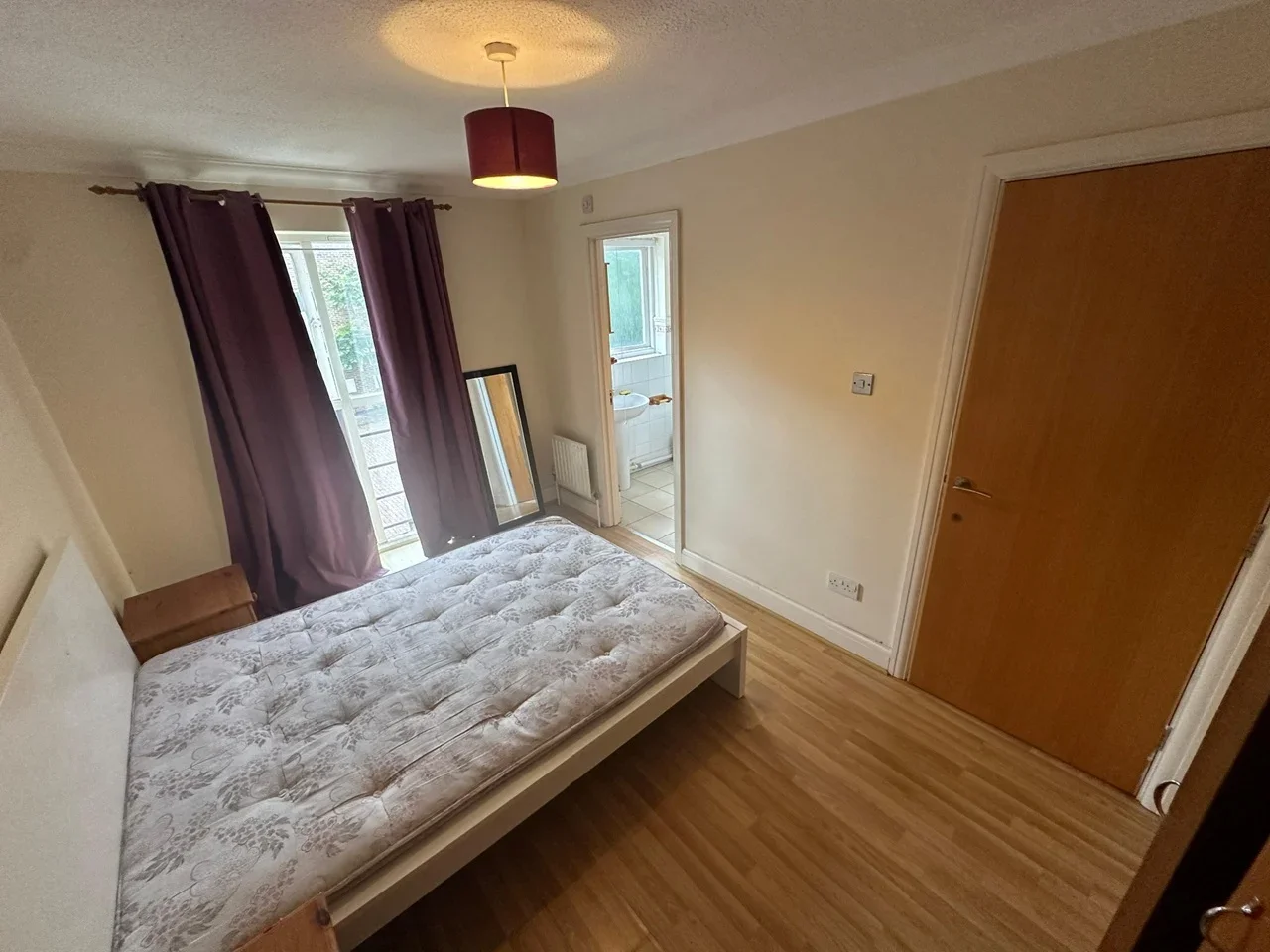 Room Plough Way in Greater London