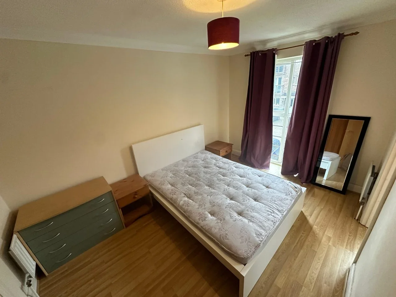 Room Plough Way in Greater London