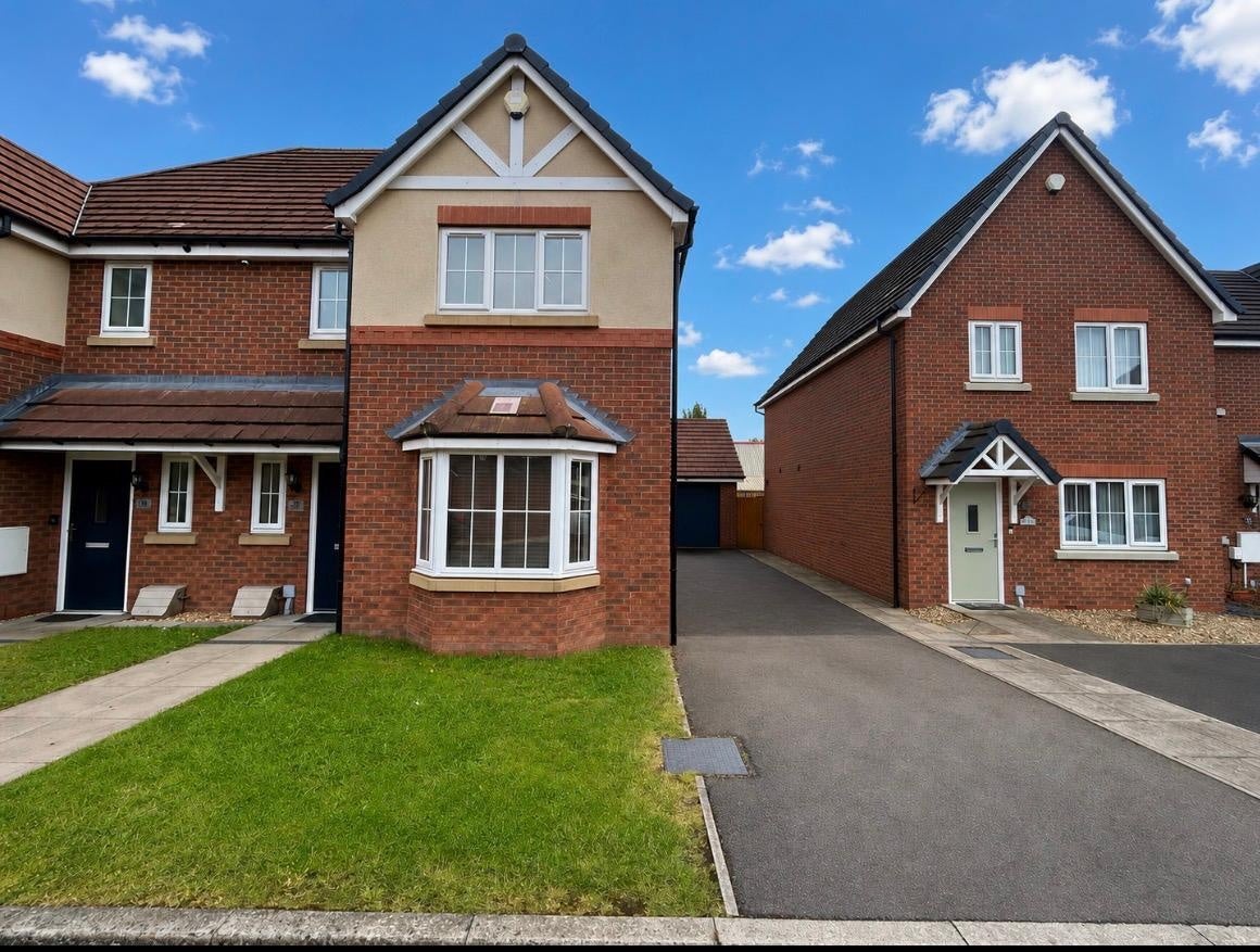 House New Croft Drive in Willenhall