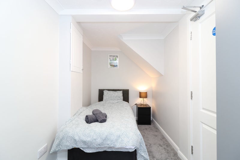 Room Long Riding in Basildon