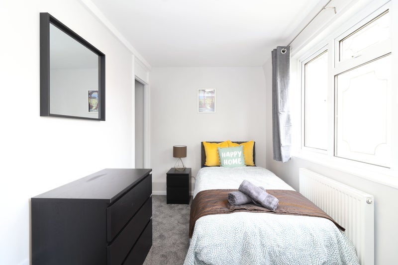 Room Long Riding in Basildon