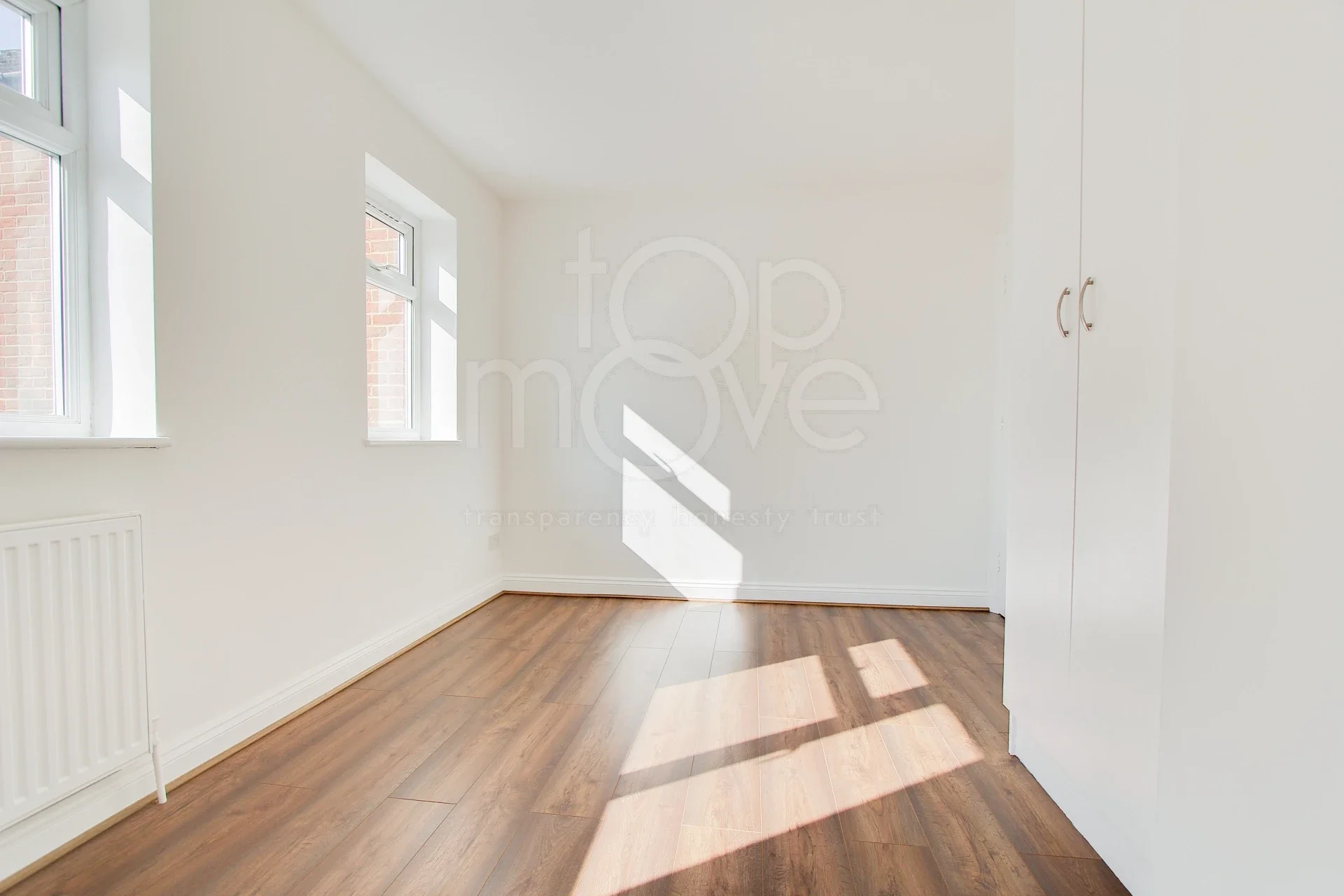 Flat Meopham Road in Greater London