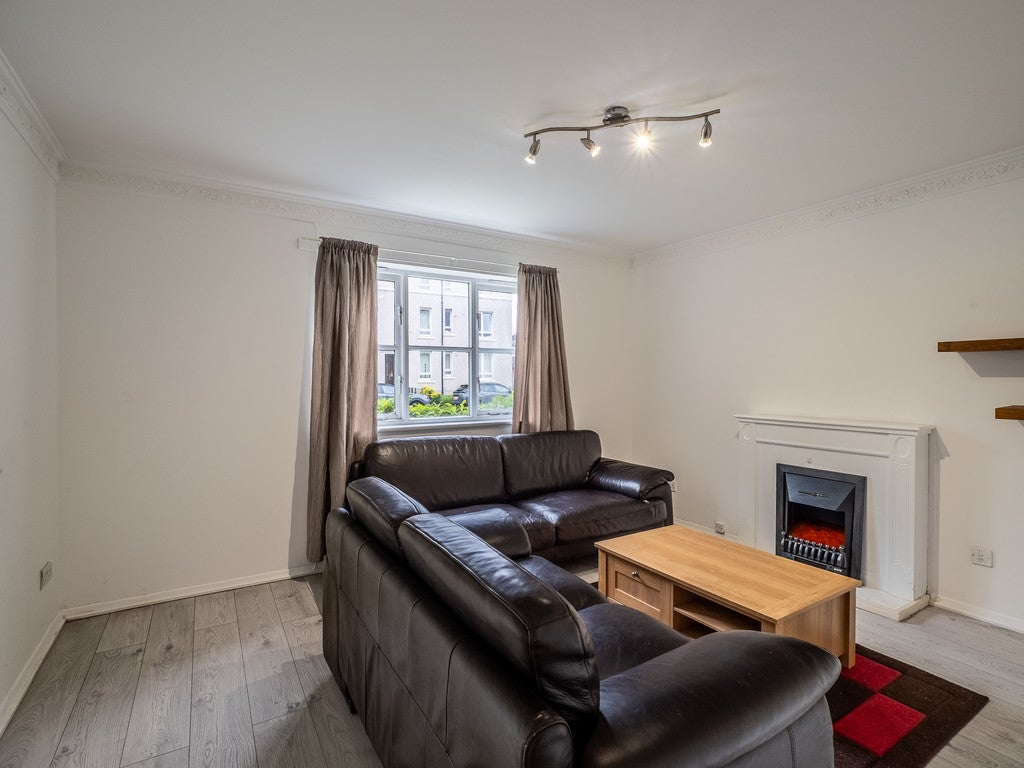 Flat Old Shettleston Road in Glasgow