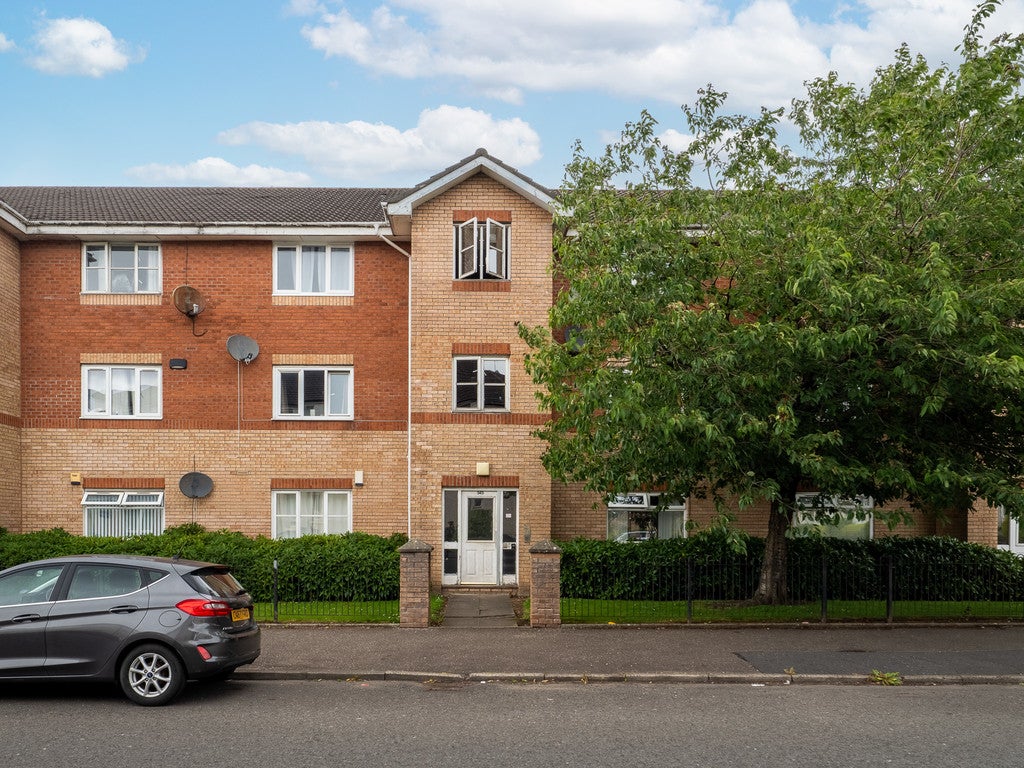 Flat Old Shettleston Road in Glasgow