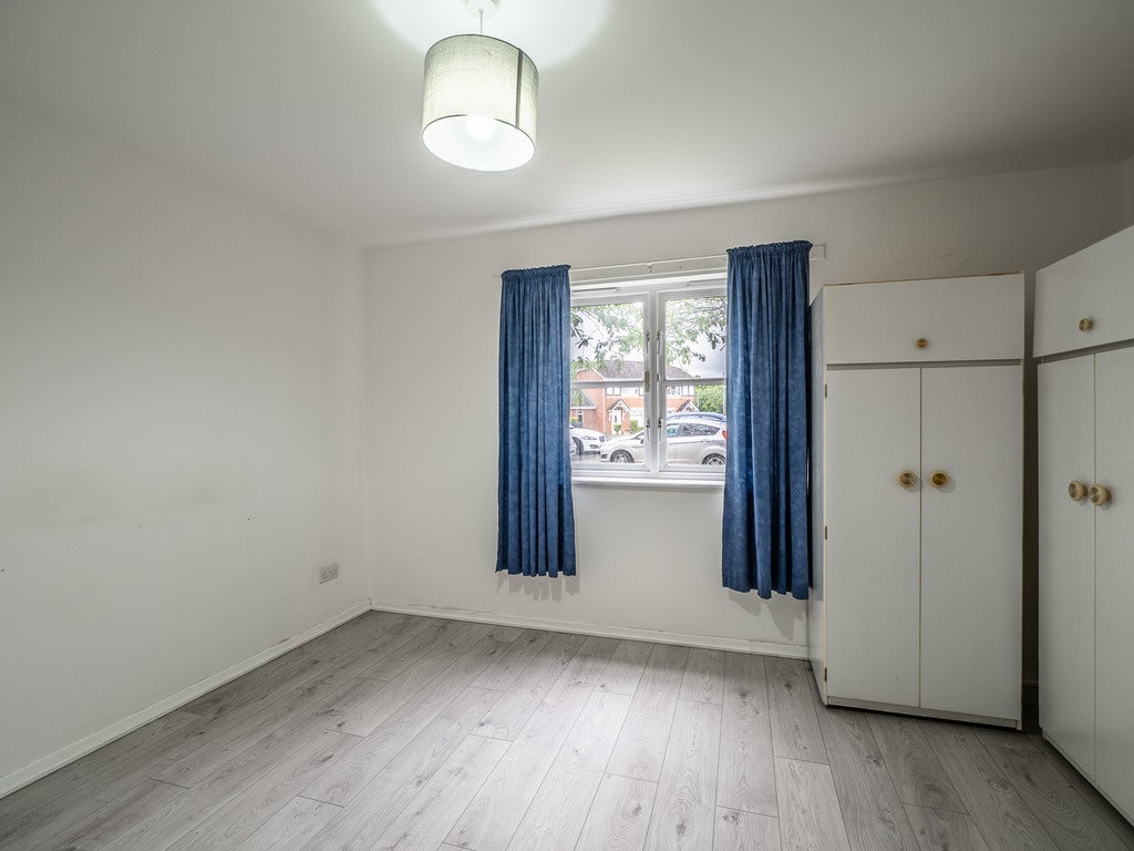 Flat Old Shettleston Road in Glasgow