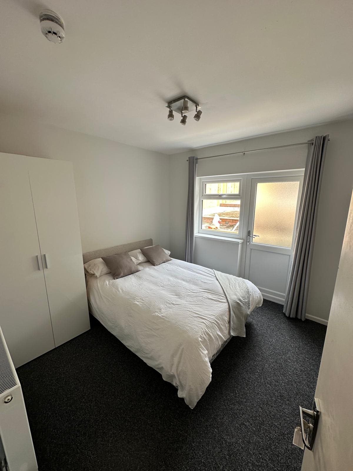 Room Duckpool Road in Newport