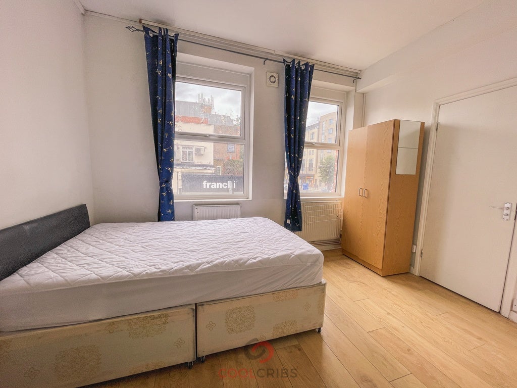 Flat Jackson Road in Greater London
