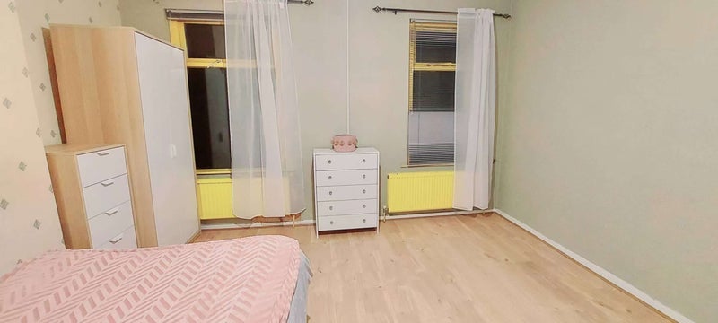Room Broadfield Road in Manchester