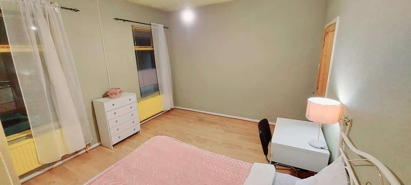 Room Broadfield Road in Manchester