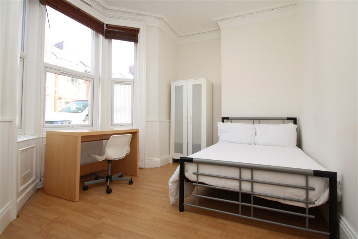 Flat Fairfield Road in Newcastle upon Tyne