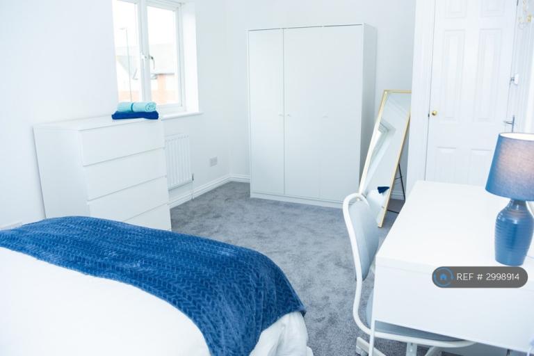 Room Beverley Mews in Crawley