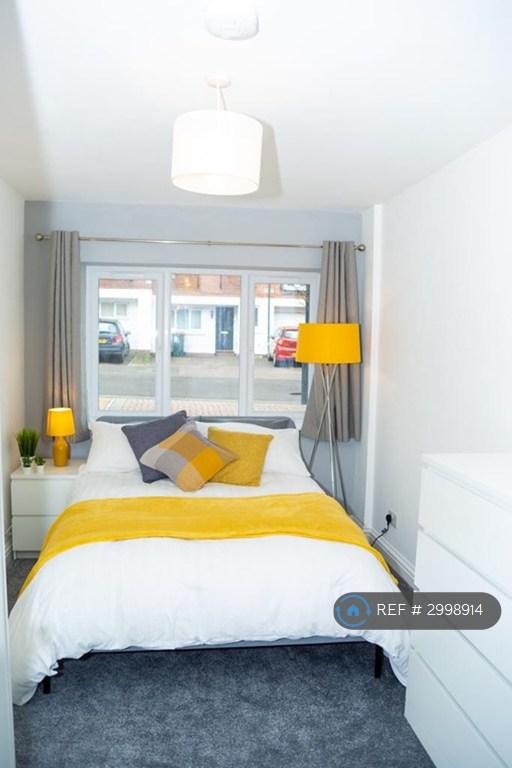 Room Beverley Mews in Crawley